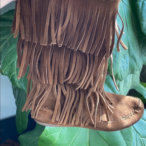 Minnetonka Calf Hi 3-Layer Fringe Boot - Picture 3 of 4